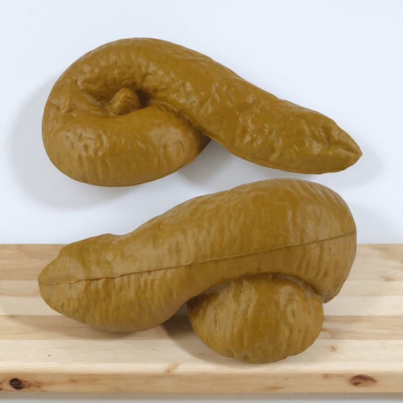 Fake Poop Gag Gift - リアルな質感のフェイクうんち。柔らかく、柔軟性があり、握ってストレス解消に。オフィスやプールパーティーでのいたずらに最適なプレゼント。