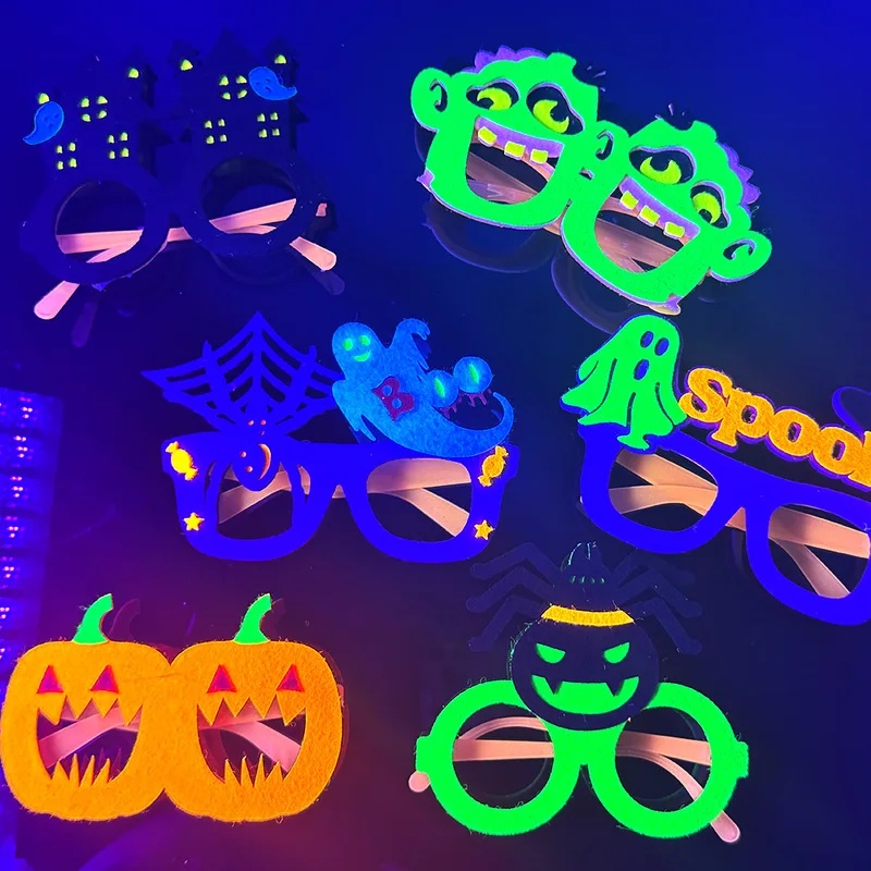 ハロウィーンにぴったりの、暗闇で光るフェルト製のメガネフレー - Glow In The Dark Party Glasses のレビューと価格