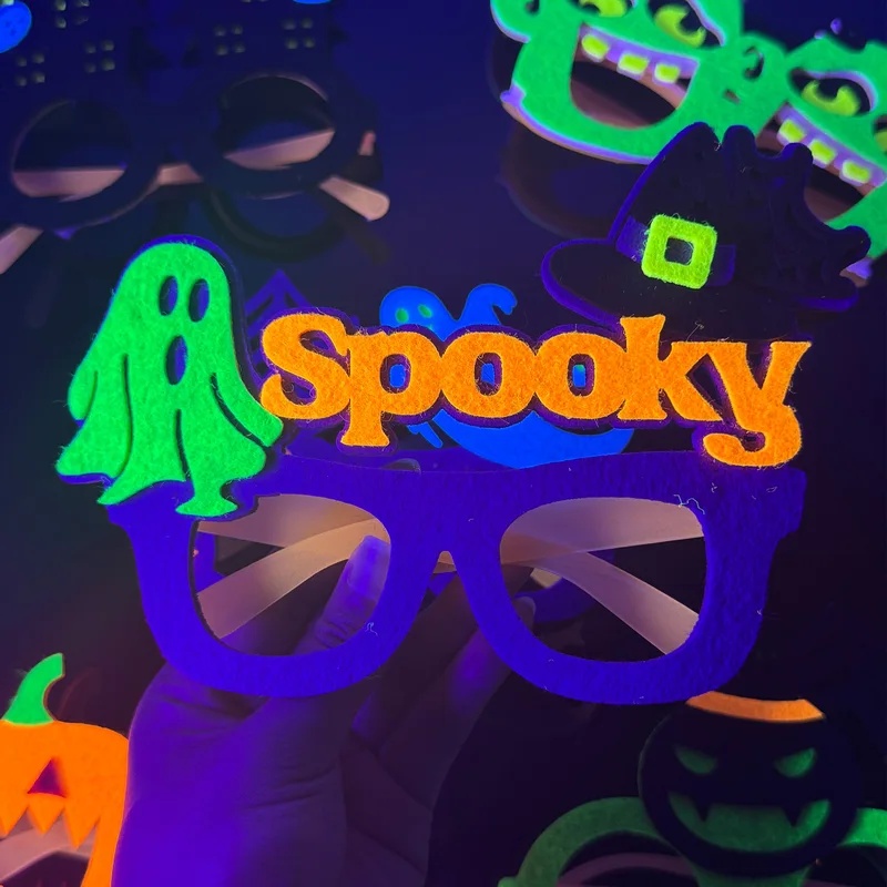 ハロウィーンにぴったりの、暗闇で光るフェルト製のメガネフレー - Glow In The Dark Party Glasses のレビューと価格