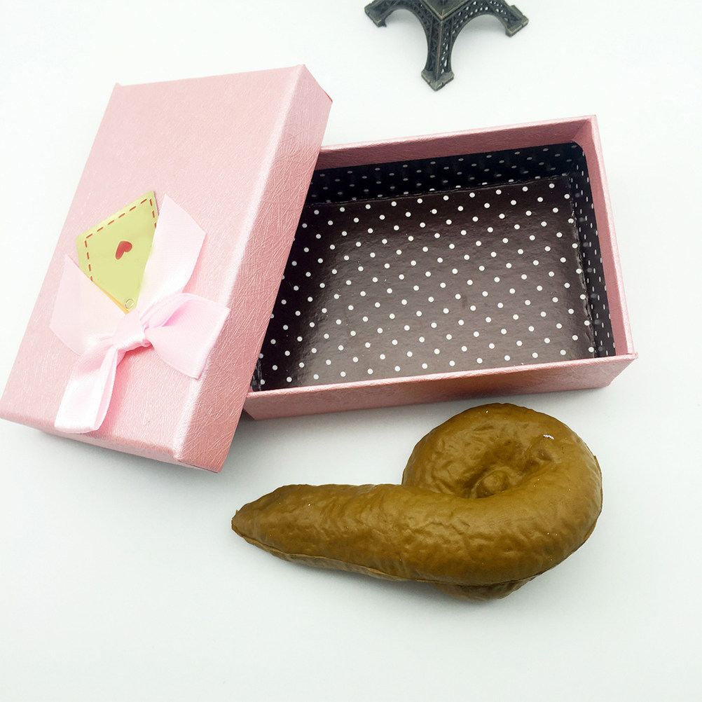 リアルな質感のフェイクうんち。柔らかく、柔軟性があり、握って - Fake Poop Gag Gift のレビューと価格