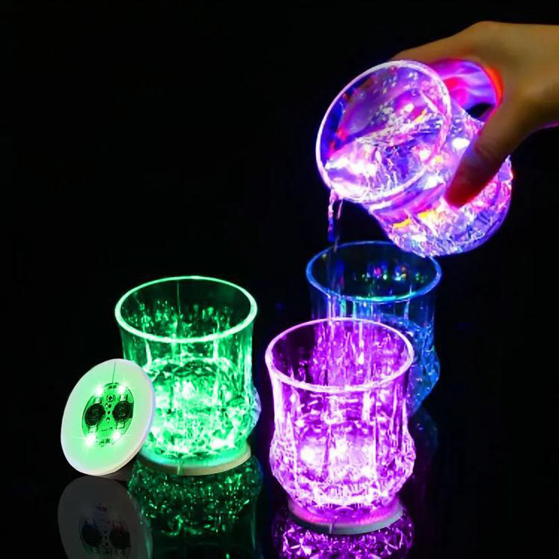 LED コースターステッカーナイトクラブ雰囲気小道具ワインボ - Glow In The Dark Party Glasses のレビューと価格