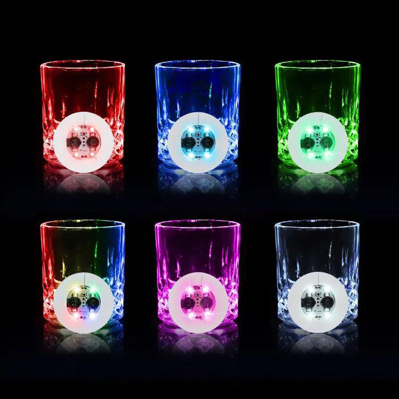 LED コースターステッカーナイトクラブ雰囲気小道具ワインボ - Glow In The Dark Party Glasses のレビューと価格